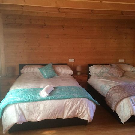 Log House Hideaway Villa Johnswell Bagian luar foto
