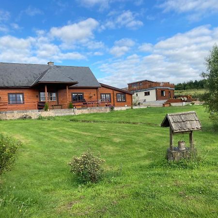Log House Hideaway Villa Johnswell Bagian luar foto