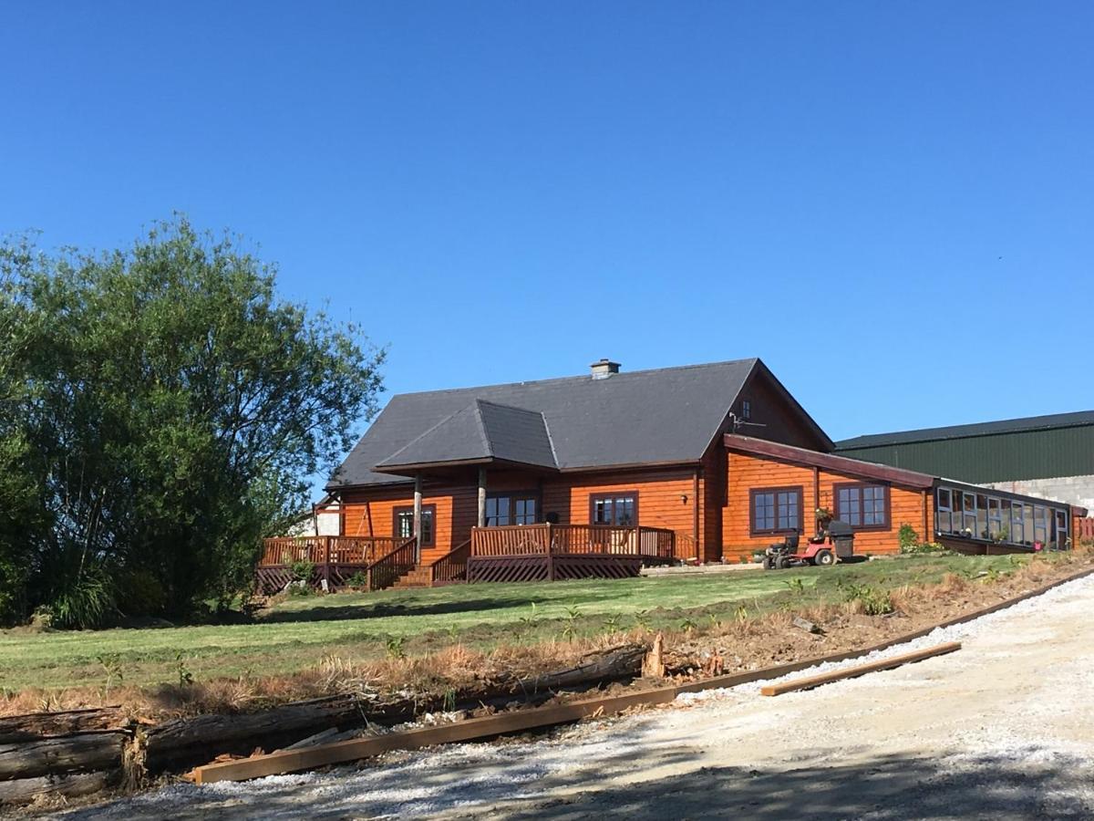 Log House Hideaway Villa Johnswell Bagian luar foto