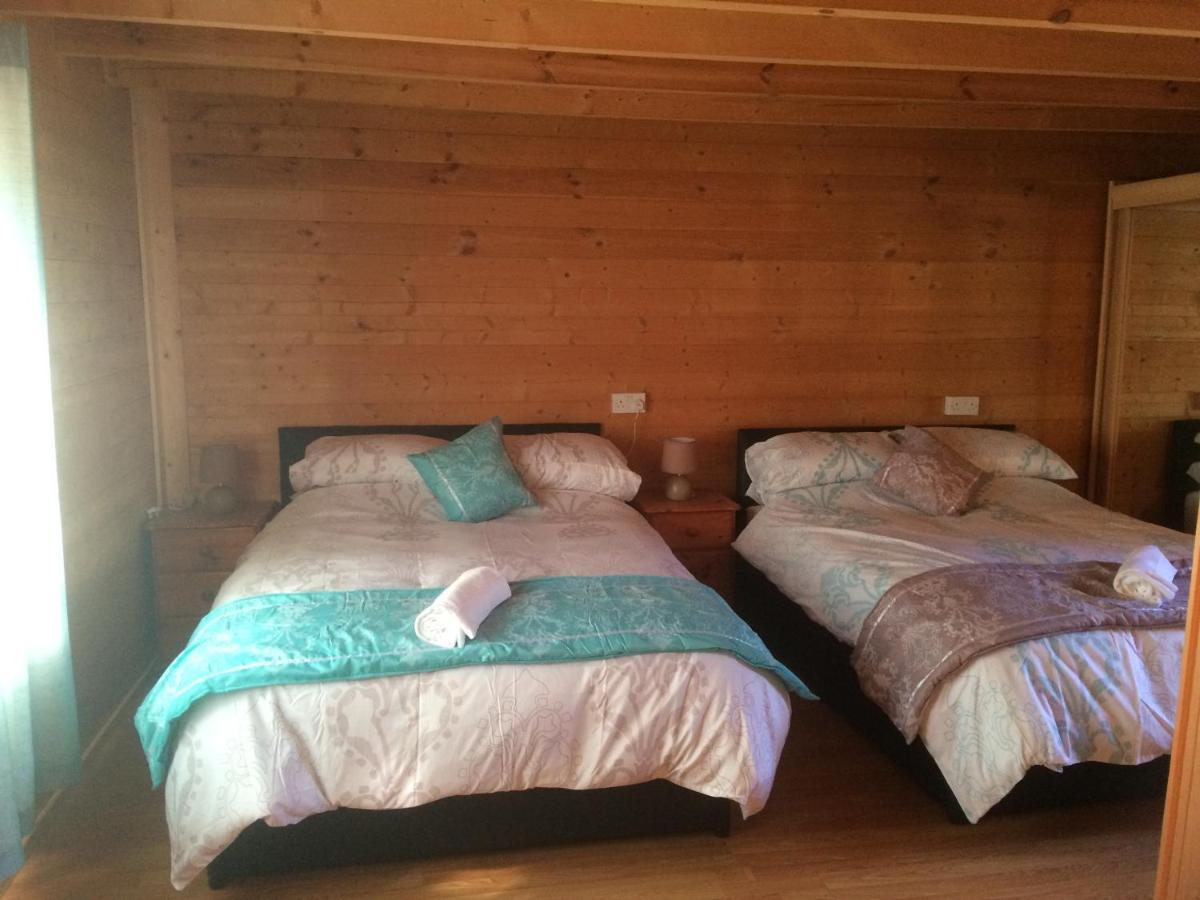 Log House Hideaway Villa Johnswell Bagian luar foto