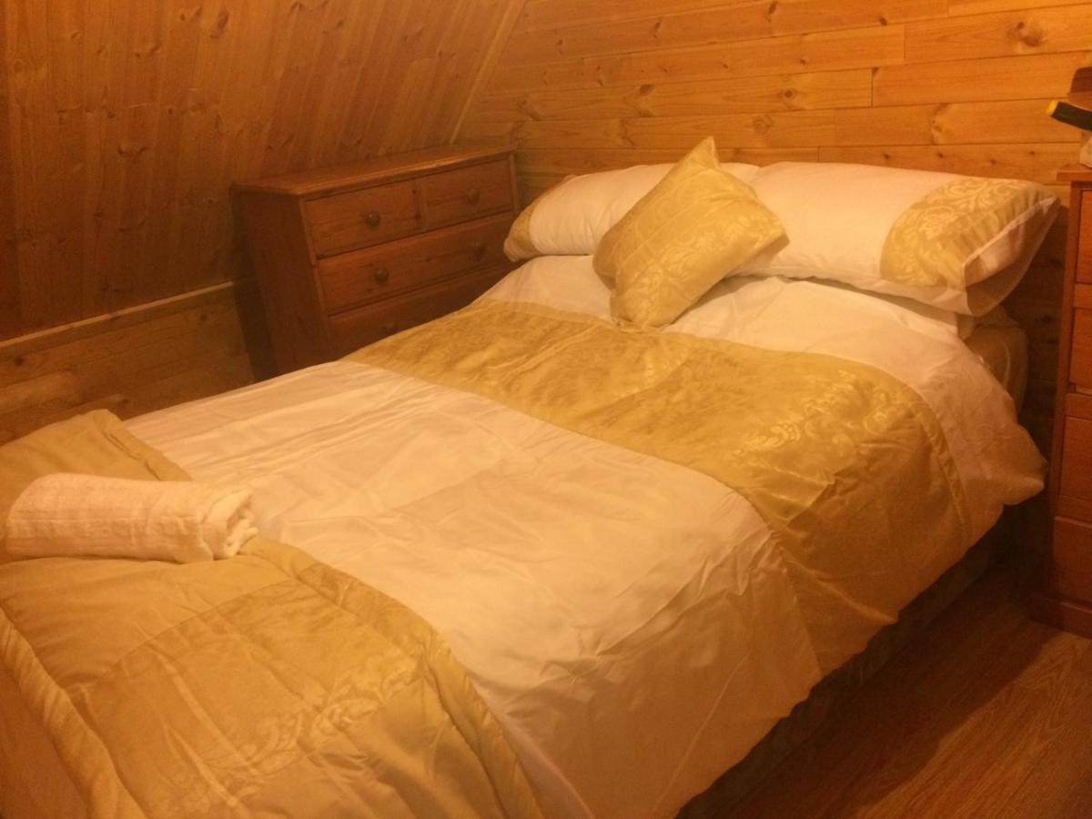 Log House Hideaway Villa Johnswell Bagian luar foto