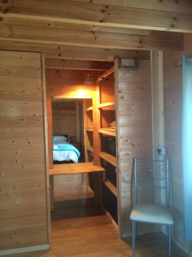 Log House Hideaway Villa Johnswell Bagian luar foto