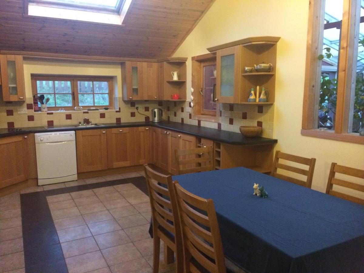 Log House Hideaway Villa Johnswell Bagian luar foto