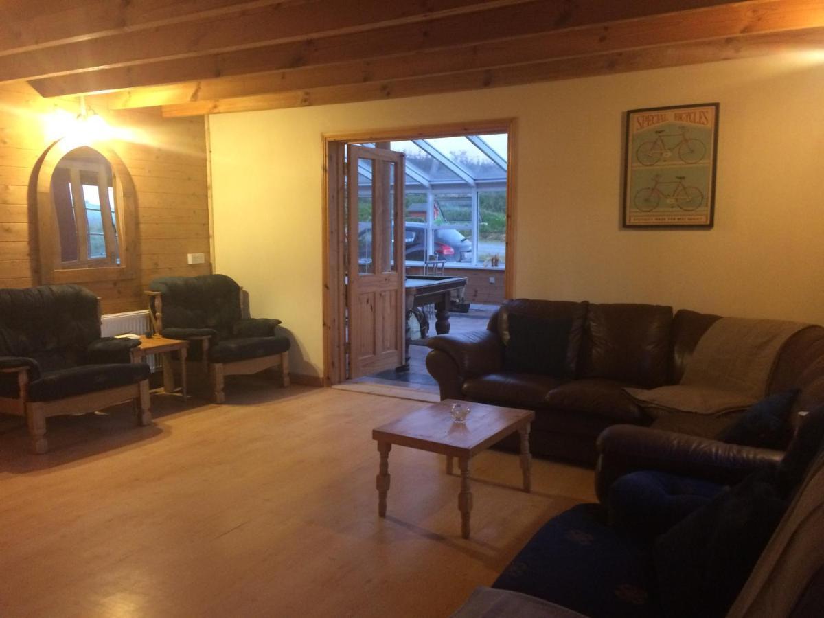 Log House Hideaway Villa Johnswell Bagian luar foto
