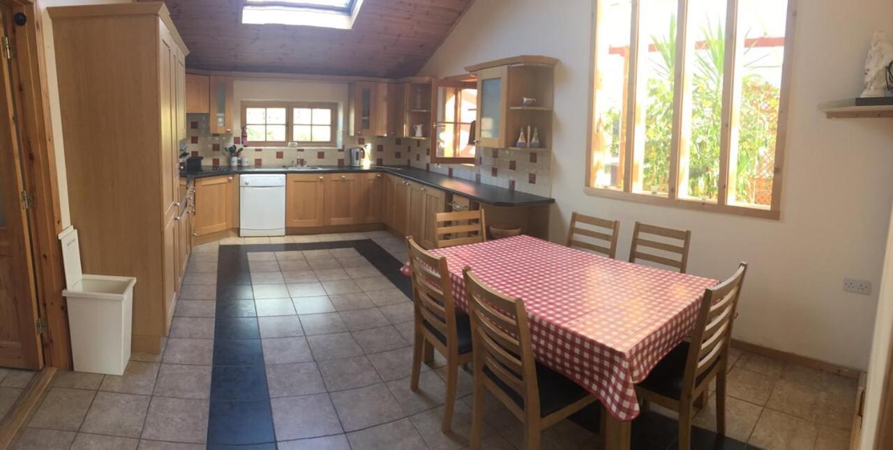 Log House Hideaway Villa Johnswell Bagian luar foto